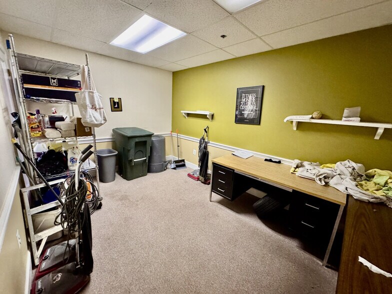 More Photos Of 111 Carpenter Dr, Sterling Office For Sale