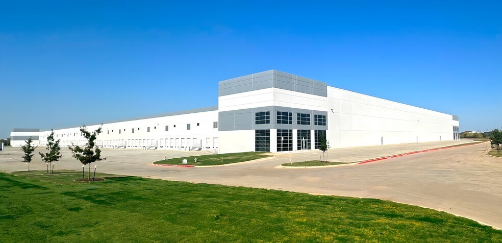 More Photos Of 3901 N Sylvania Ave, Fort Worth Warehouse For Lease