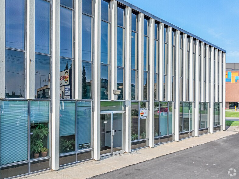 More Photos Of 8708-8722 51 Av NW, Edmonton Flex For Lease