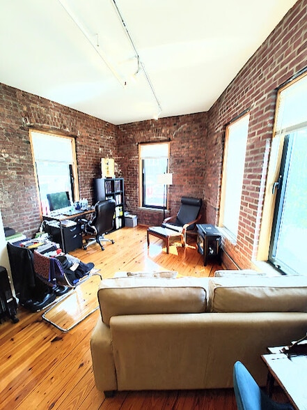 More Photos Of 1-11 Gem St, Brooklyn Office For Lease
