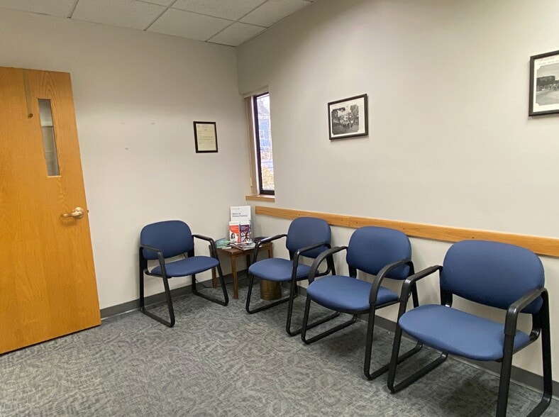 More Photos Of 20 Pondmeadow Dr, Reading Medical For Sale