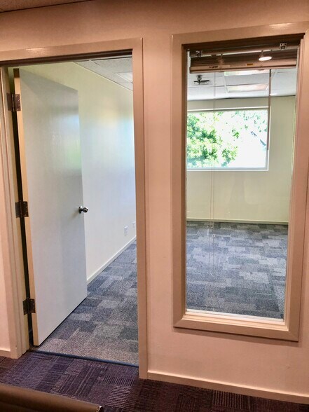 More Photos Of 1035 Pearl St, Boulder Office For Lease