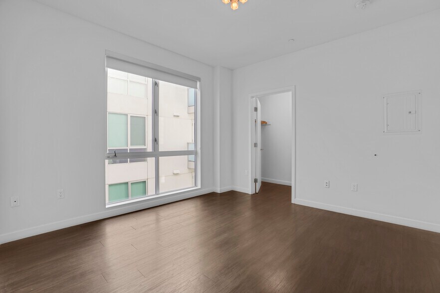 More Photos Of 525 Santa Monica Blvd, Santa Monica Apartments For Sale