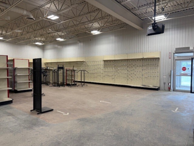 More Photos Of 2954 Ontario St, Perth East Freestanding For Lease