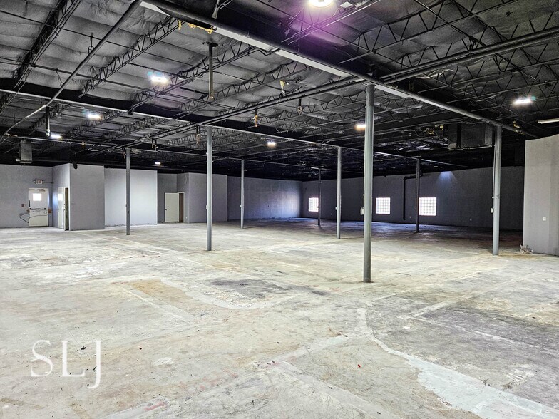 More Photos Of 1100 S Akard St, Dallas Flex For Lease