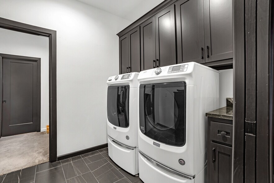 More Photos Of 446724 E 390 Rd, Langley Hotel For Sale