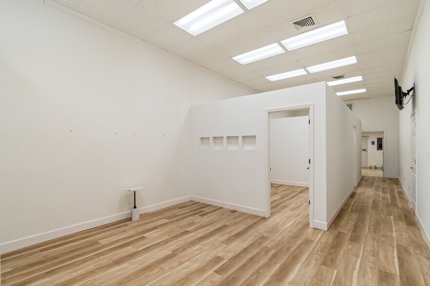 More Photos Of 1202 S James Campbell Blvd, Columbia General Retail For Lease