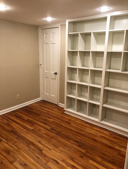 More Photos Of 203 E Side Sq, Huntsville Office For Lease