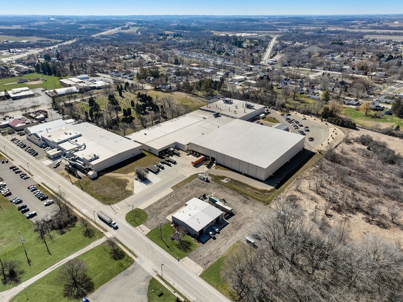 More Photos Of 201 Grell Ln, Johnson Creek Manufacturing For Sale