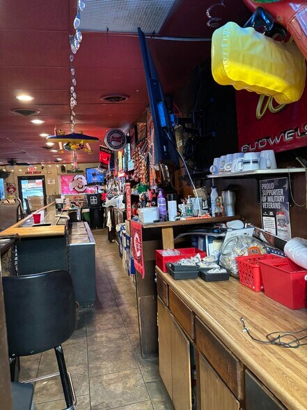 More Photos Of 3921 Edwards Rd, Cincinnati General Retail For Sale