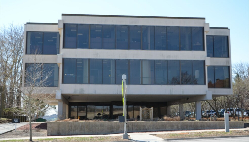More Photos Of 2150 Grand Ave, Des Moines Office For Lease