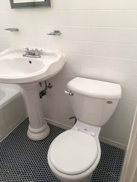 More Photos Of 541-549 Pine St, Burlington Storefront Retail Residential For Sale