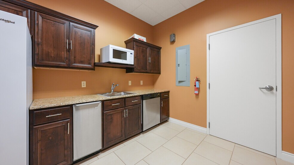 More Photos Of 2265 Bagnell Dam Blvd, Lake Ozark Office For Sale