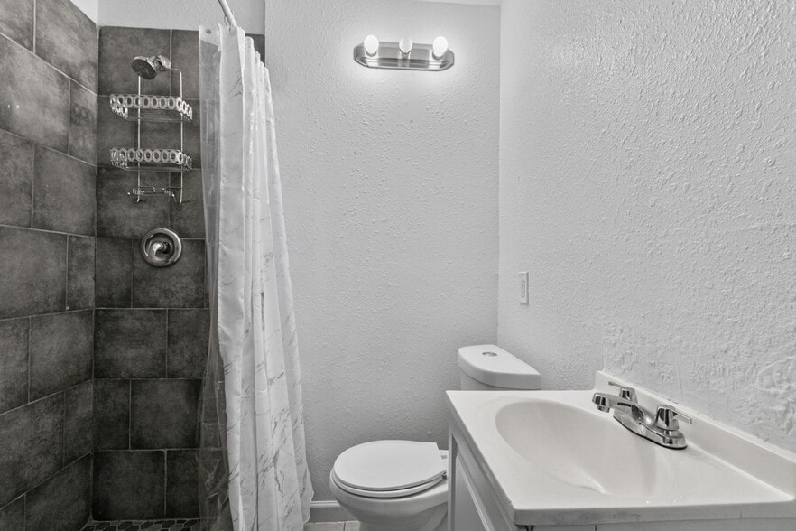 More Photos Of 2524 Gregg St, Houston Apartments For Sale