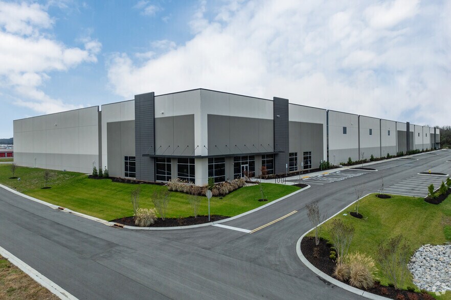 More Photos Of 200 Alligood Way, Lebanon Distribution For Lease