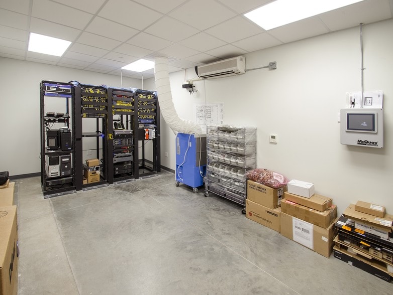 More Photos Of 2710 Reed Rd, Houston Distribution For Lease