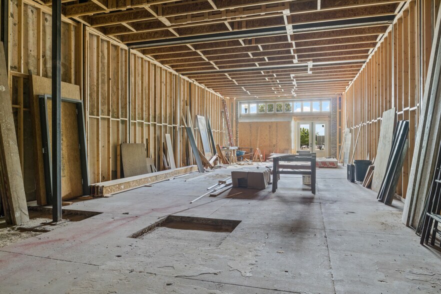 More Photos Of 209 N Jefferson Ave, Mount Pleasant Storefront For Sale