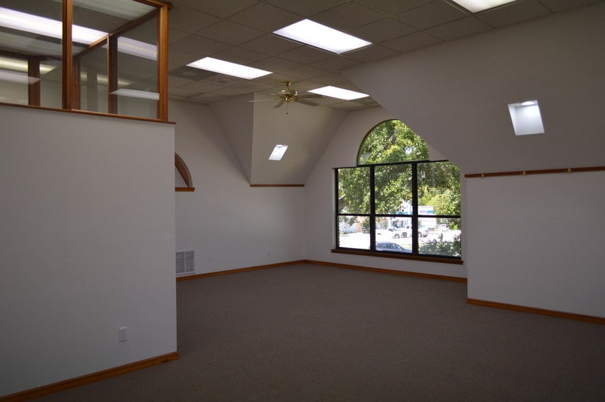 More Photos Of 300 E New Haven Ave, Melbourne Office For Sale