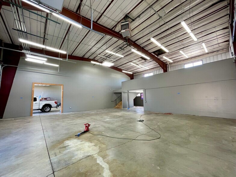 More Photos Of 695 Billings St, Aurora Manufacturing For Sale