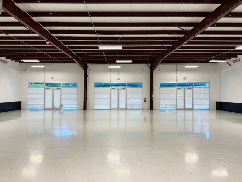 More Photos Of 2801 Flight Safety Dr, Vero Beach Service For Lease