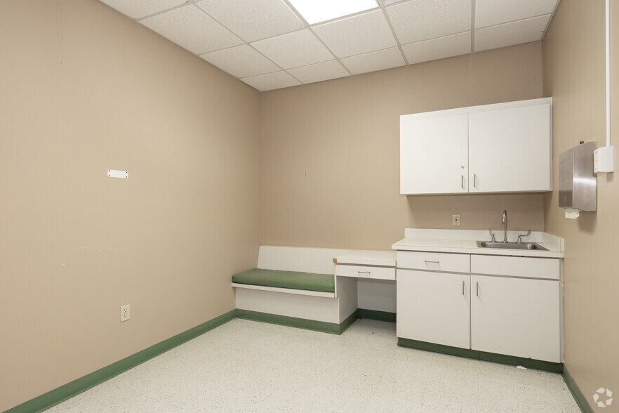 More Photos Of 1207 Azalea Pl, Brewton Medical For Lease