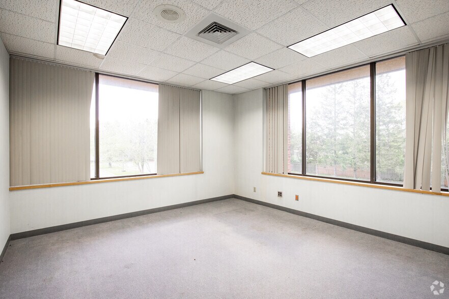 More Photos Of 1400 Youngs Ave, Southold Medical For Lease