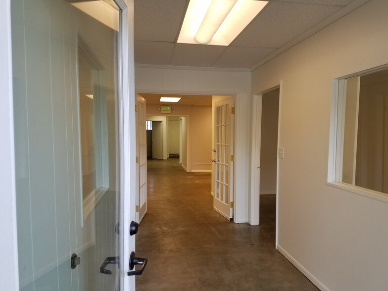 More Photos Of 1713 W Magnolia Blvd, Burbank Office For Lease