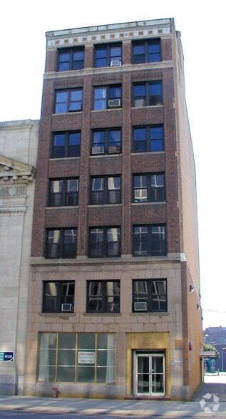 More Photos Of 25 Market St, Poughkeepsie Medical For Lease