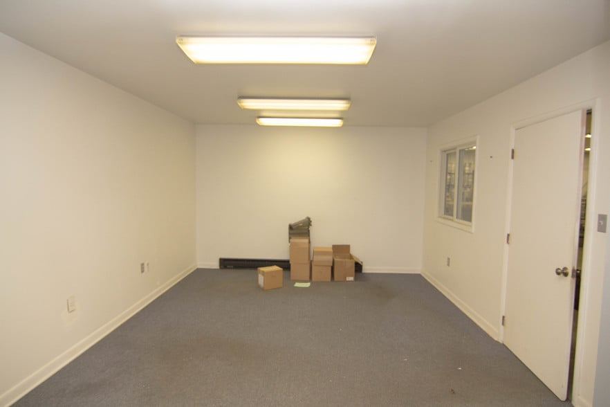 More Photos Of 18 7th St, Slatington Warehouse For Lease