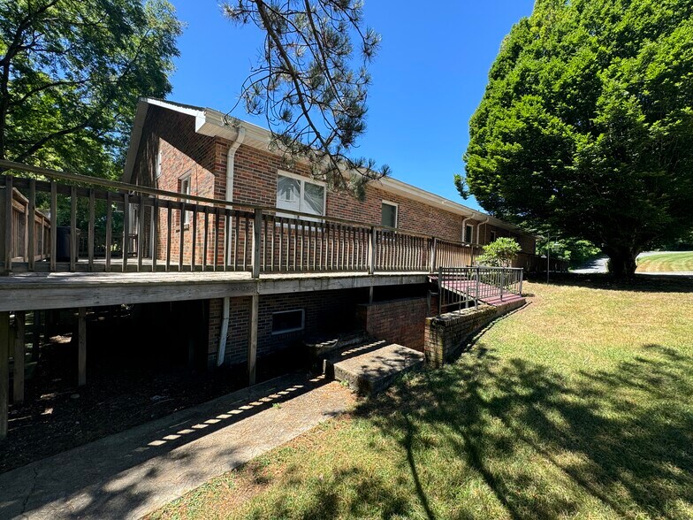 More Photos Of 1046 Terrace Dr, Marion Flex For Sale