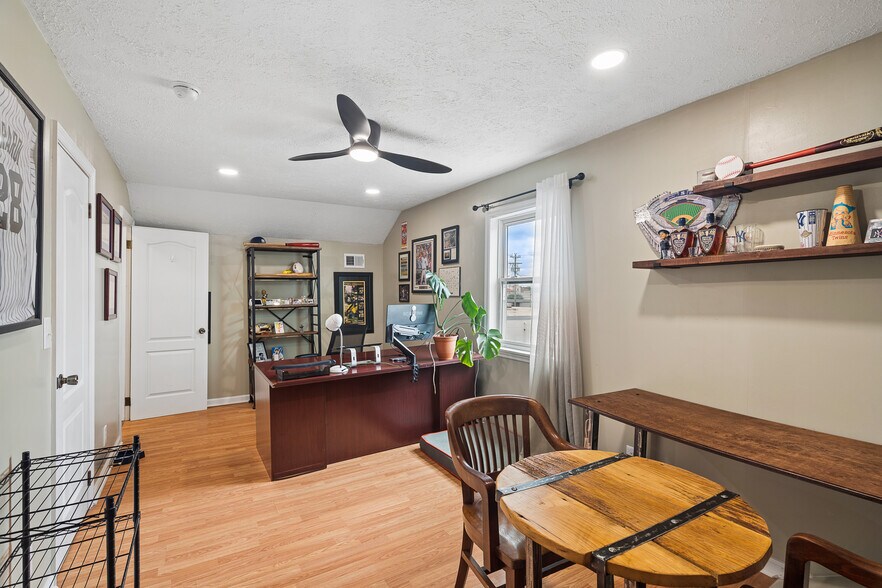 More Photos Of 207 University Ave, Lebanon Office For Sale