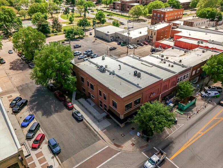 More Photos Of 1001 W Douglas Ave, Wichita Storefront For Sale