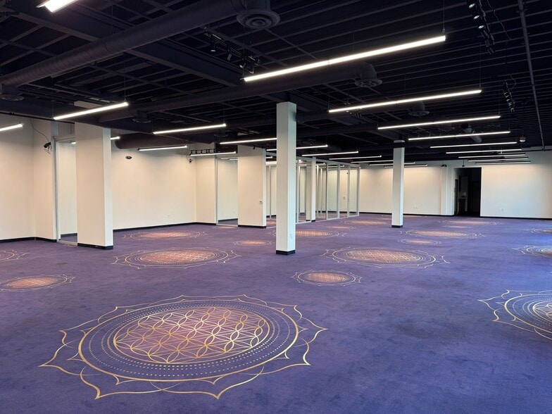 More Photos Of 21010 S Figueroa St, Carson Showroom For Sale