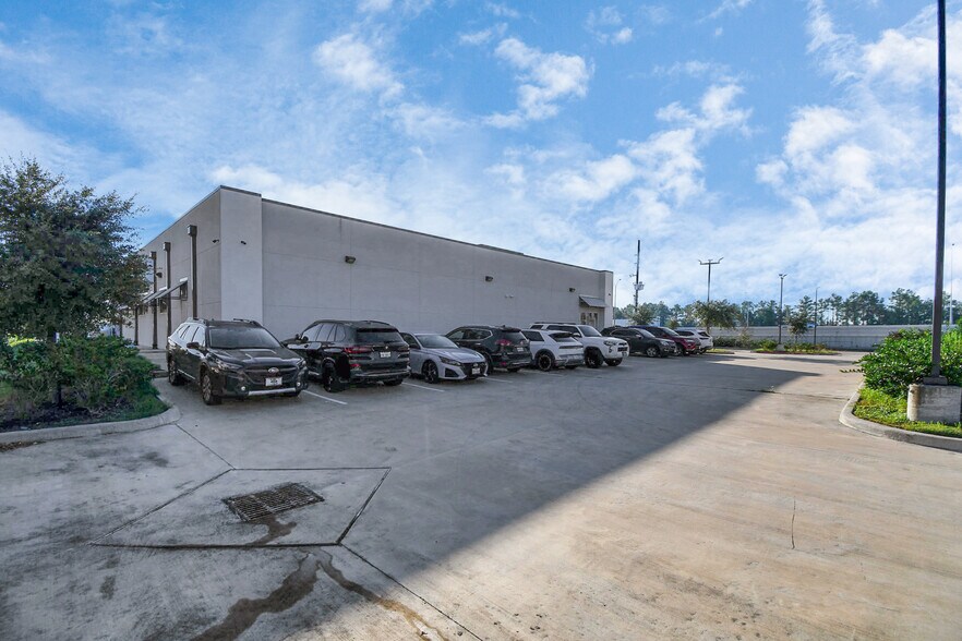 More Photos Of 10423 N Sam Houston Pky E, Humble Sports And Entertainment For Sale