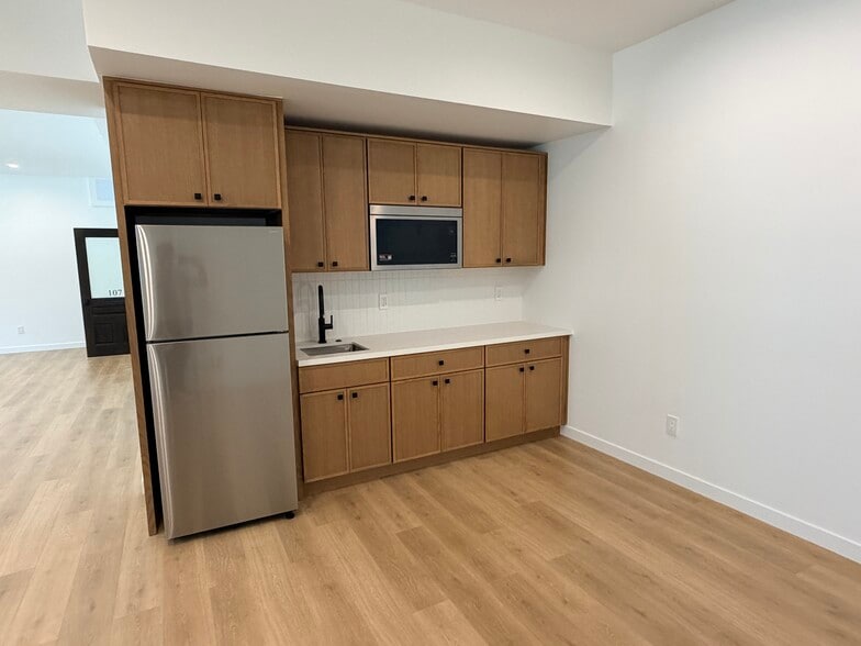 More Photos Of 444 N Larchmont Blvd, Los Angeles Office For Lease