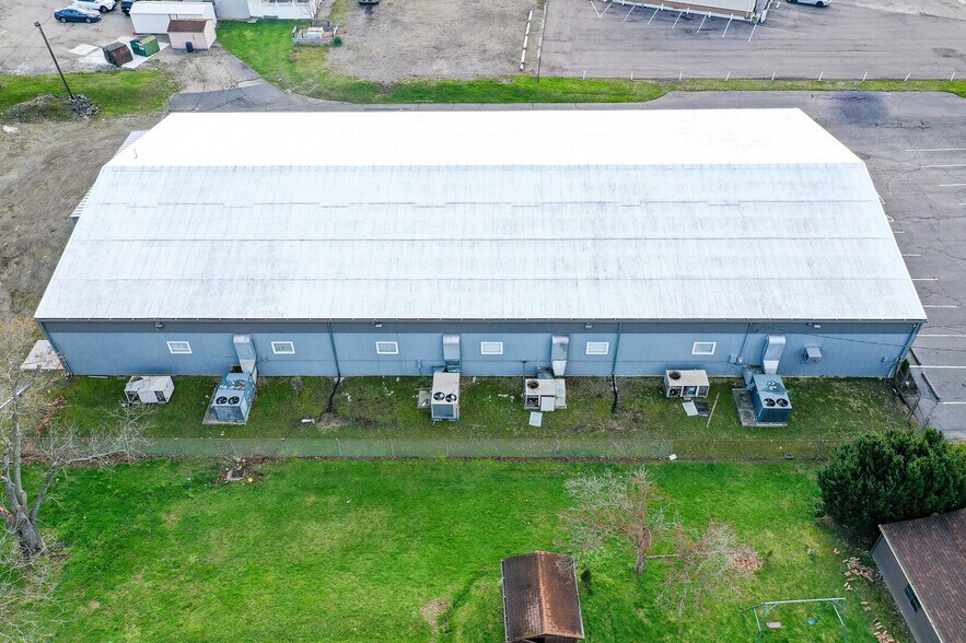 More Photos Of 6962 Coles Rd, Middletown General Retail For Sale