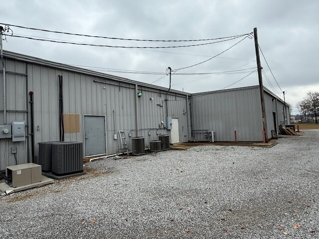 More Photos Of 214 W Bankhead St, New Albany Freestanding For Sale