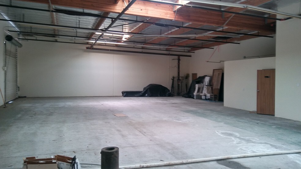 More Photos Of 20712 Civic Center Dr, Lake Forest Warehouse For Lease