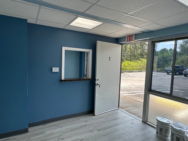 More Photos Of 1401 Applewood Dr, Dalton Medical For Lease