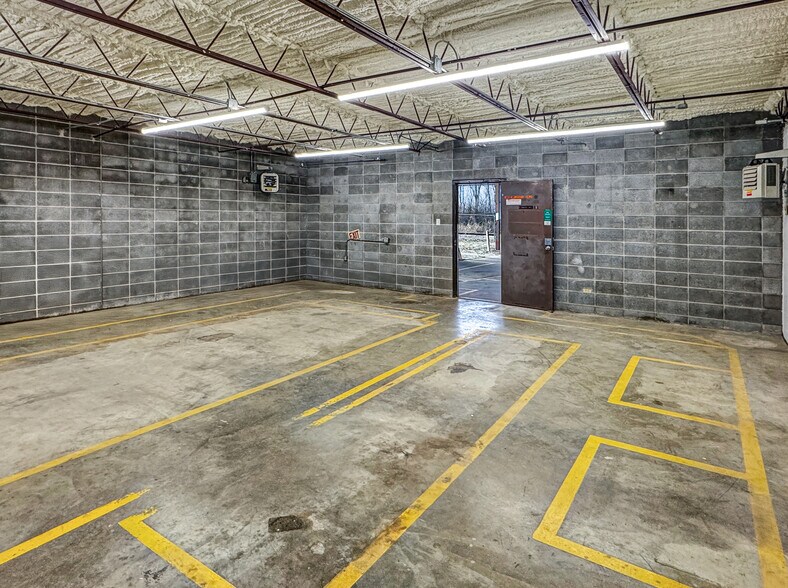 More Photos Of 313 Franklin Ave, Union Light Distribution For Sale