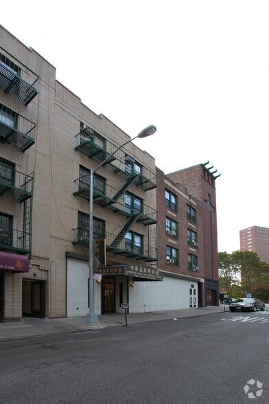 More Photos Of 20-24 Mulberry St, New York Storefront Retail Residential For Sale
