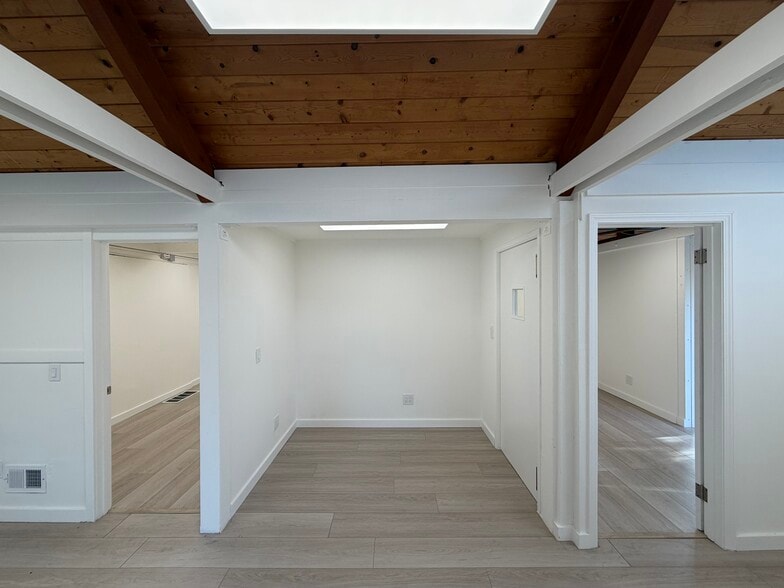 More Photos Of 943 Sir Francis Drake Blvd, Greenbrae Freestanding For Lease