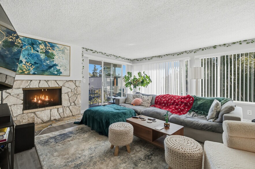 More Photos Of 3600 25th Ave W, Seattle Apartments For Sale