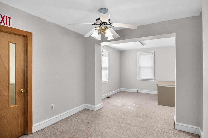 More Photos Of 688 N Broad St, Woodbury Office For Lease