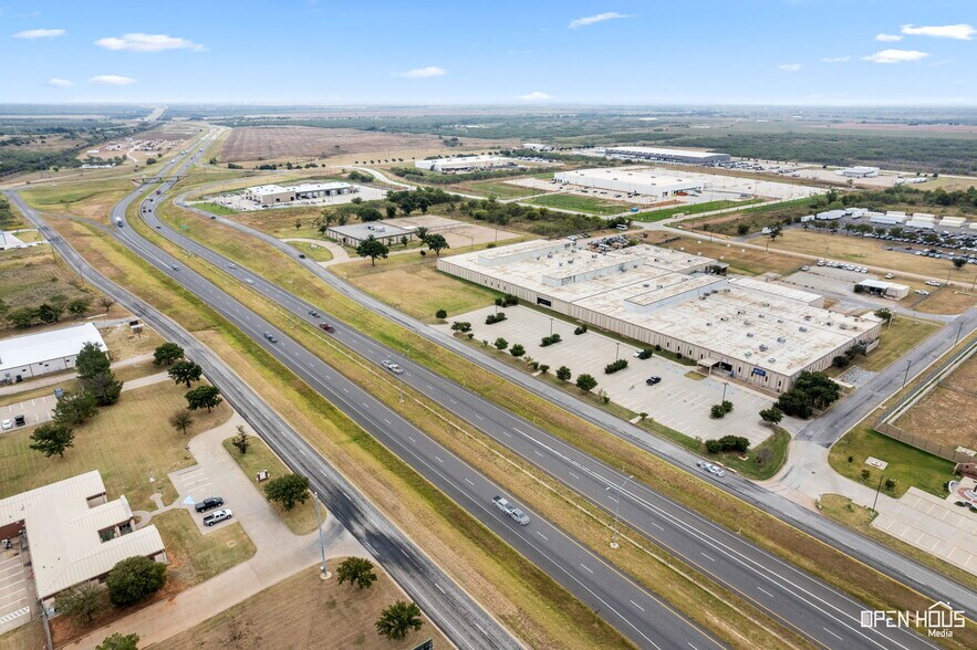 More Photos Of 2813 Central Fwy E, Wichita Falls Industrial For Sale