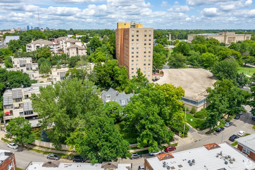 More Photos Of 116 E 46th St, Kansas City Hospitality For Sale