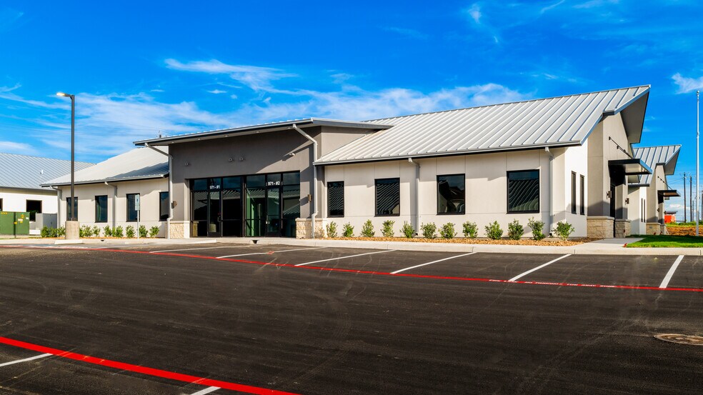 More Photos Of 211 Crossing Ave, San Antonio Unknown For Lease