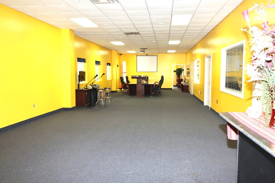 More Photos Of 2335 Columbia Hwy, Pulaski Office For Sale