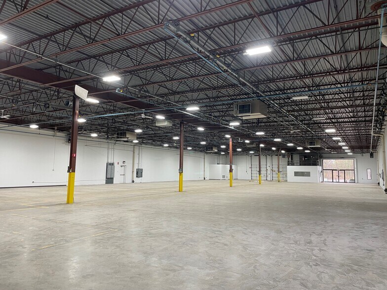 Primary Photo Of 1399 Blue Hills Ave, Bloomfield Light Manufacturing For Lease