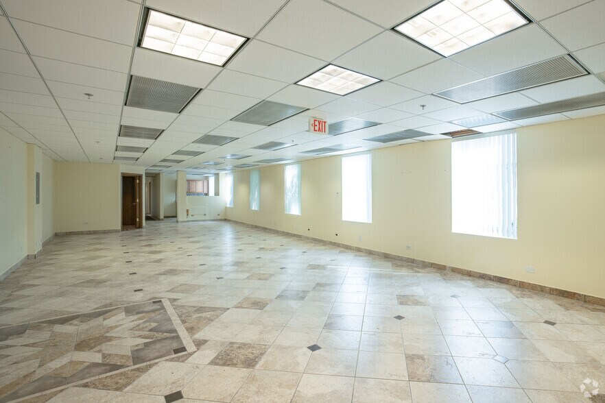 More Photos Of 1616 Grand Ave, Waukegan Medical For Lease